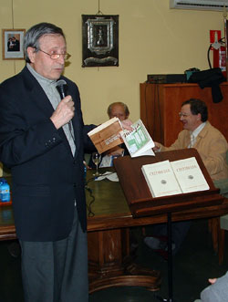 J. M, Aceña, en un acto del centro