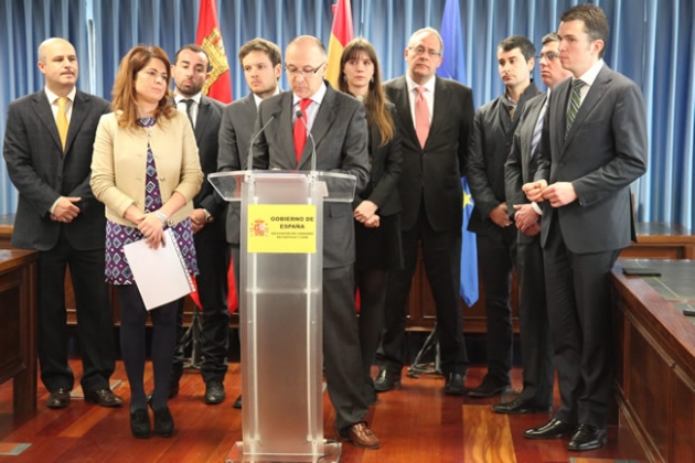 Ramiro Ruíz con la directiva de AJE