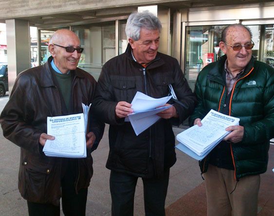 Representantes de Soria YA con las firmas