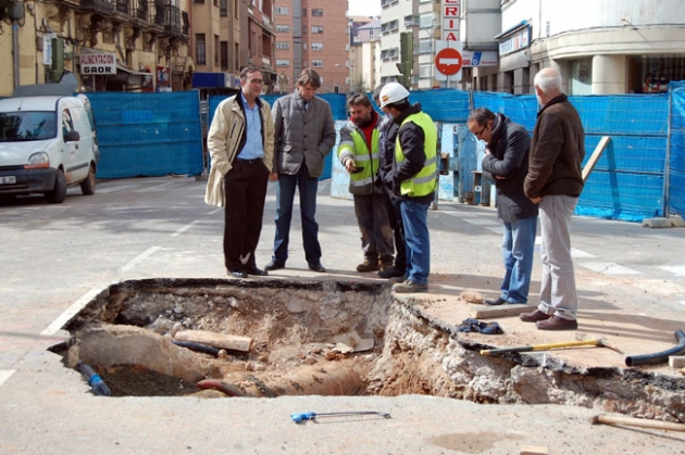 Obras en la avenida Navarra, cerrada al tráfico en en un tramo