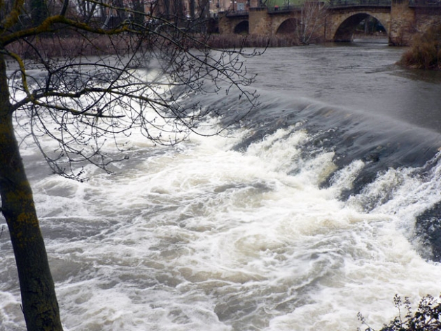 El Duero baja con fuerza por la capital