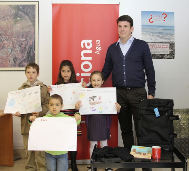 Los ganadores con Frances Navarro