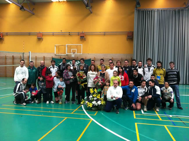 Foto familia homenaje a Blasco y Gonzalo