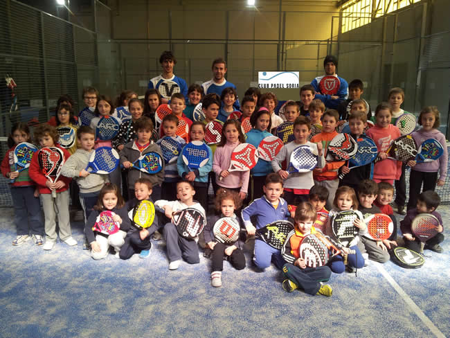 Foto familia del campus de pádel