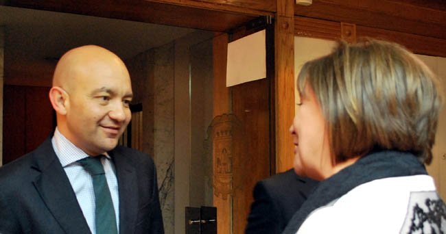 García-Legaz (izda.) y Sánchez Barreiro