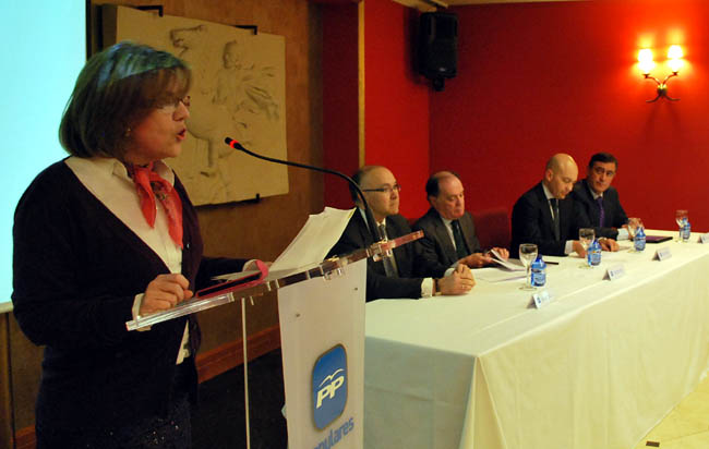 Angulo presentando la mesa redonda