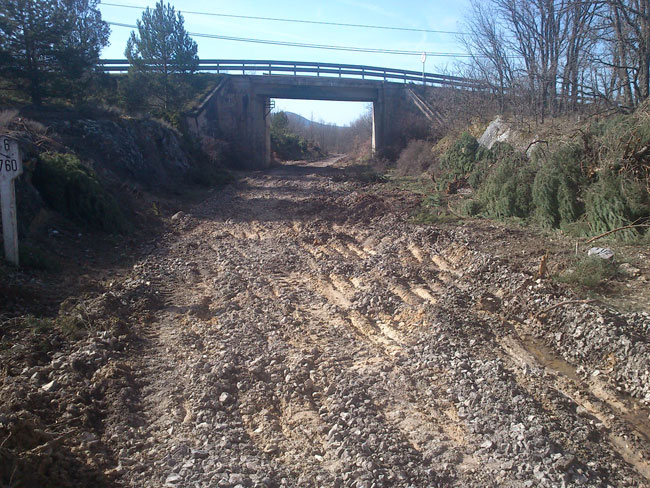 Aspecto de la vía desmantelada, junto al puente de Fuentetoba