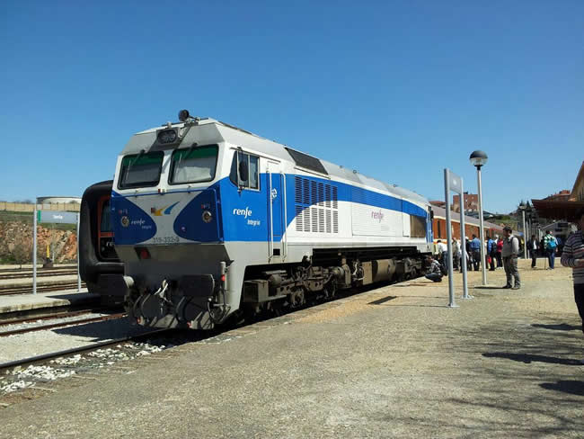 Tren turístico en la estación de Soria