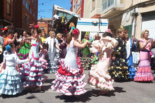 El baile no falta en El Calaverón