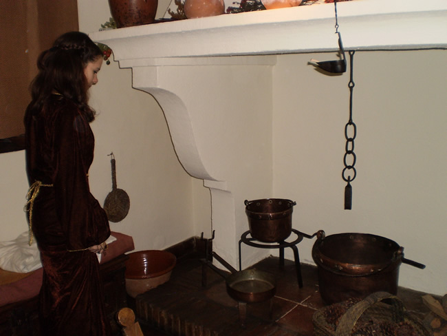 Alumnos en el juego/Museo Casa Natal de Cervantes en Alcalá