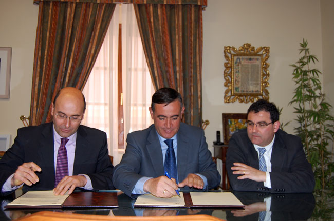 Firma del convenio con Ágreda