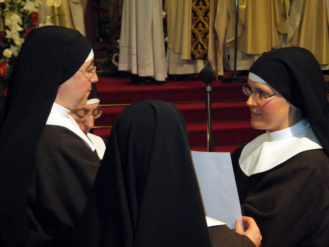 Sor María Clara Nieves (derecha) en la ceremonia