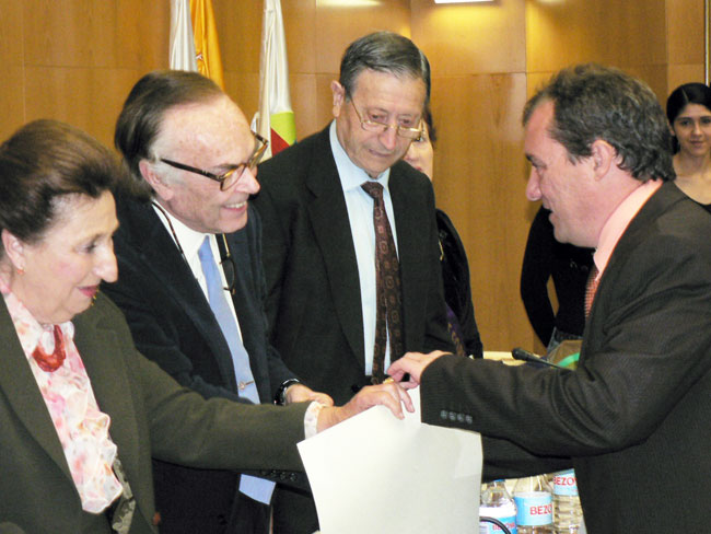 Ángel Antonio Ruiz recoge el galardón