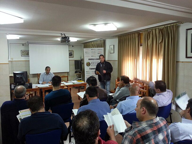 Charla a los agentes ante las elecciones.