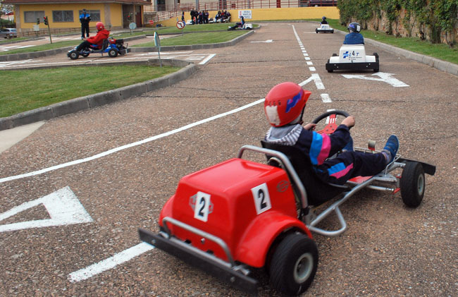La Policía Local controla a los alumnos