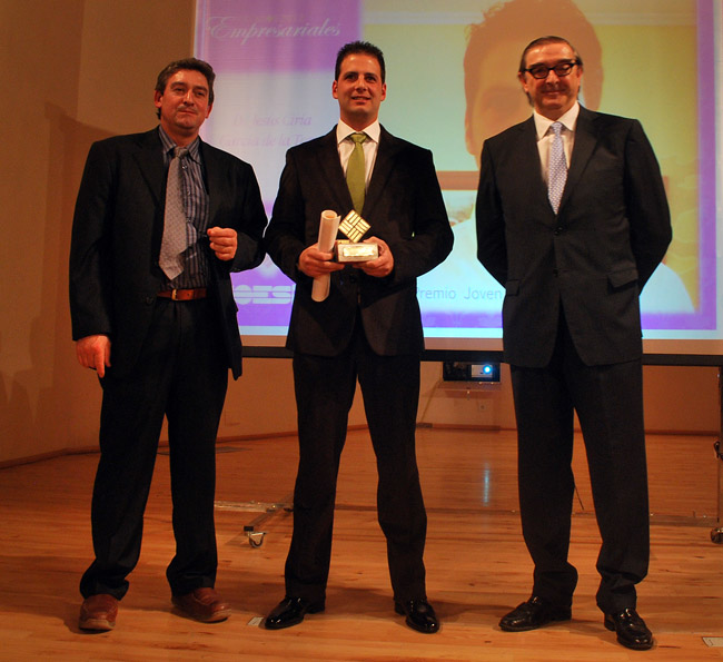 Ciria, en el centro con el premio.