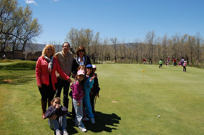 170 escolares participan en los cursos de iniciación al golf en Pedrajas organizados por la Diputación
