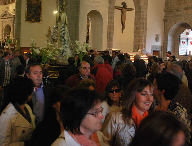 La talla de La Criada antes de salir en procesión.