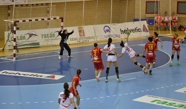 Egozkue lanzando a puerta