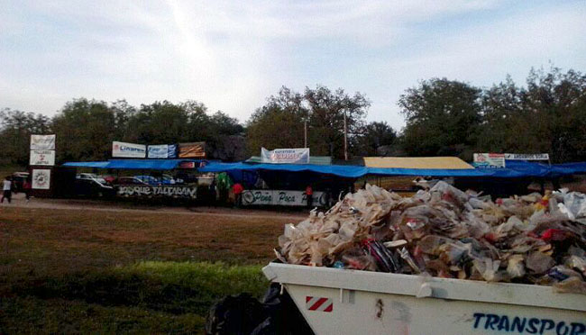 Basura en los contenedores de la campa.