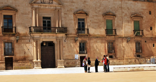 Fachada del palacio ducal adnamantino.