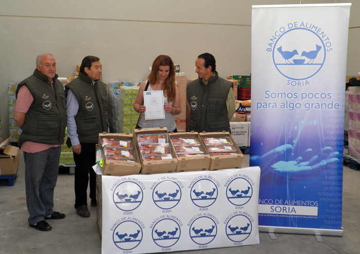 La ganadora, en el centro.