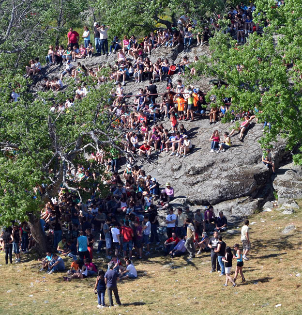 Público al sol en La Compra.
