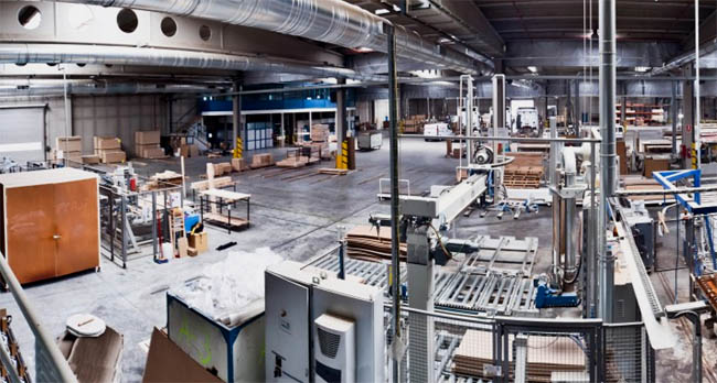 Interior de la factoría pinariega.