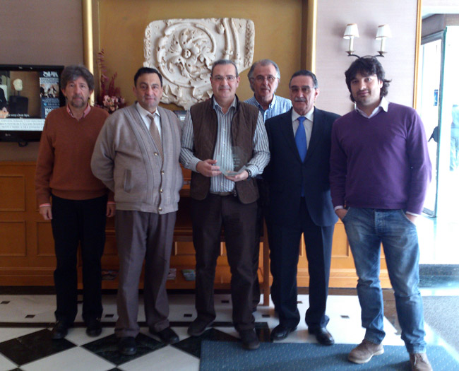 Ángel Mayor, en el centro. 