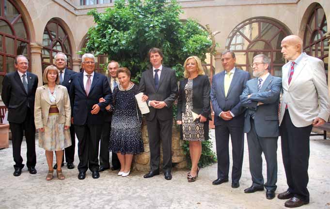Patronos y miembros de la FDS.