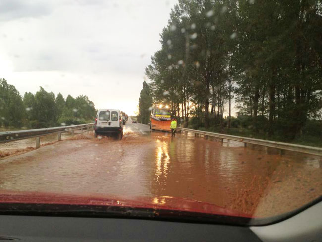 Bolsas de agua en la N-234