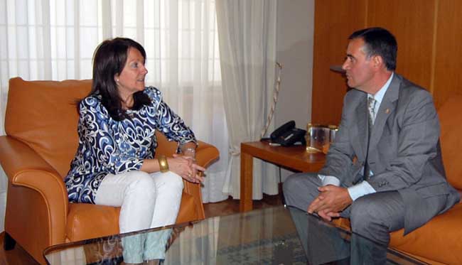 El presidente soriano y la vicepresidenta del Parlamento aragonés.