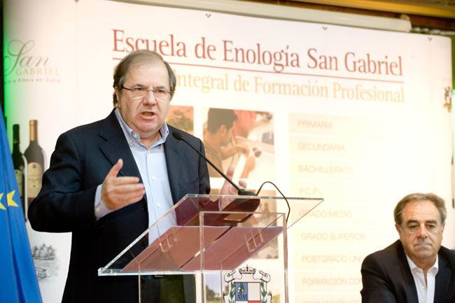 Herrera ensalza el valor de la transparencia política y el papel de los medios de comunicación para hacerla efectiva