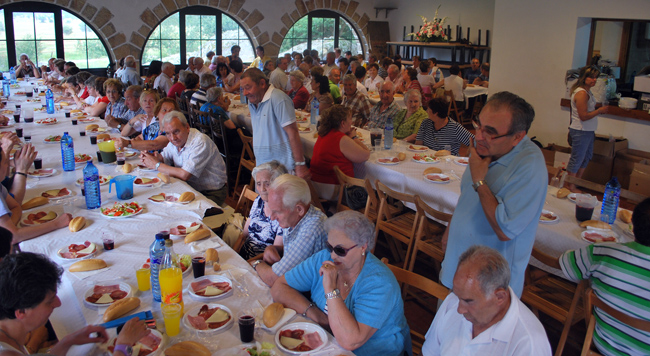 Comida de los vecinos de la Barriada.