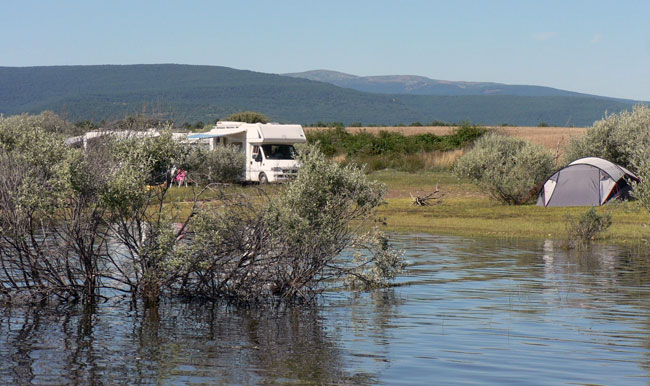 Las tiendas se suman a las autocaravanas