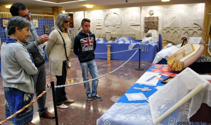 Encajes de bolillos en el ayuntamiento