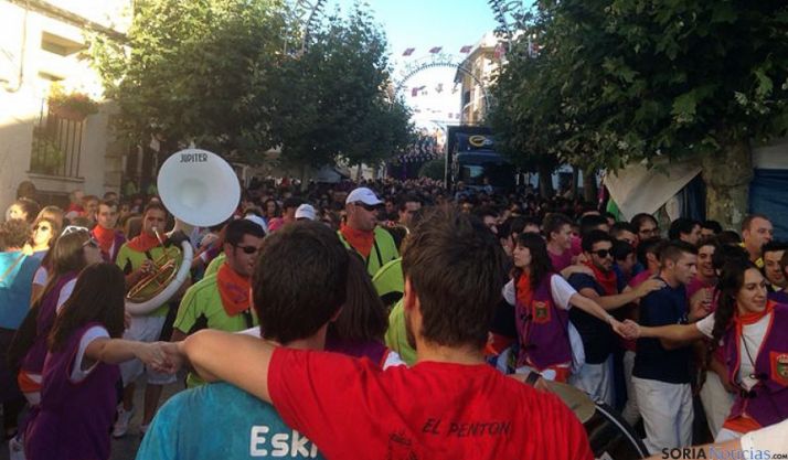 Los bomberos olvegueños ‘encienden’ el fuego festivo de Ólvega