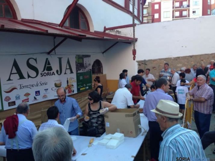 Reparto de los torreznos