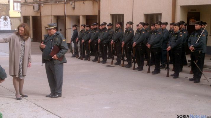 La subdelegada, a la izquierda, en los preparativos ayer.