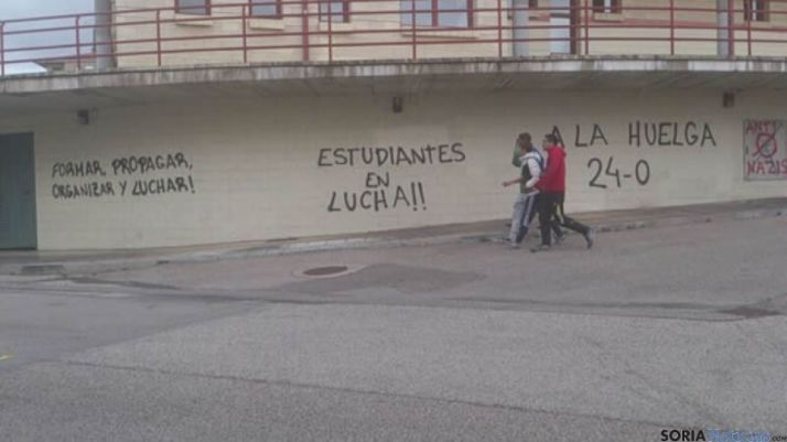 Pintadas a favor de la huelga de educación
