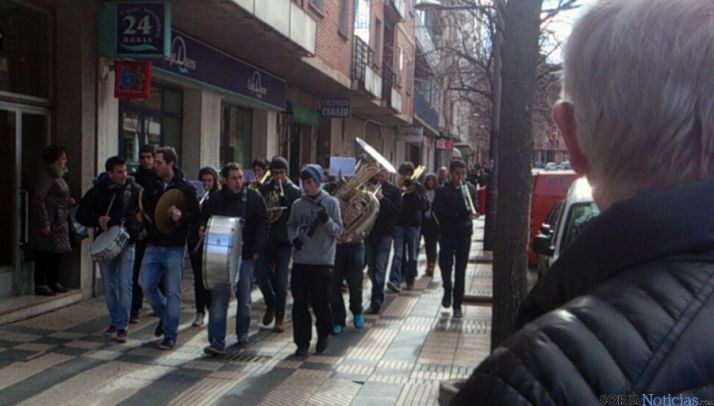 Miembros de la Banda, en Mariano Vicén.