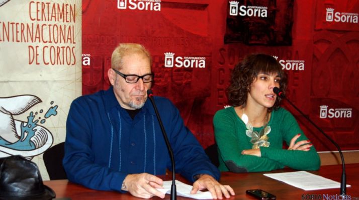 El director del certamen Javier Muñiz y la concejal Inés Andrés. / Ayto.