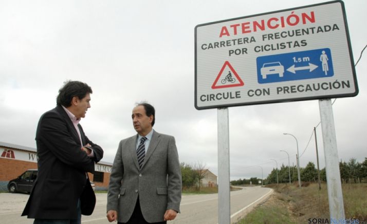 El delegado Manuel López (dcha.) con el jefe del Servicio Territorial de Fomento, Jesús Puerta.