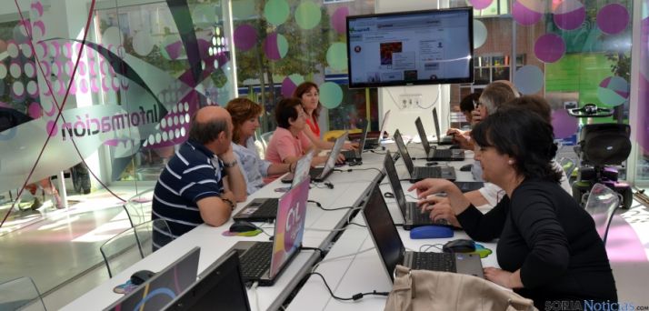 Usuarios sorianos en el Espacio CyL del Bécquer. 