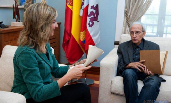 El dramaturgo con la consejera.