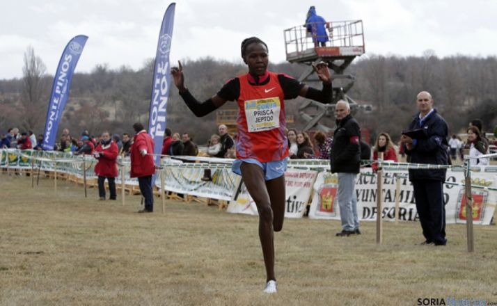 Jeptoo ganando el cross en 2011