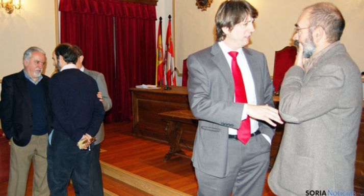 Carlos Martínez, junto a los conferenciantes de la jornada