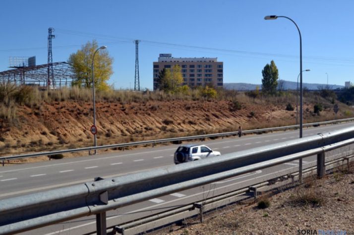Punto aproximado por donde irá la pasarela, en la N-234