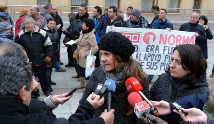 Angélica Salmón (izda.) junto Ana Romero.