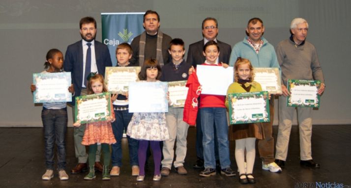 Los ganadores con patrocinadores y profesores.